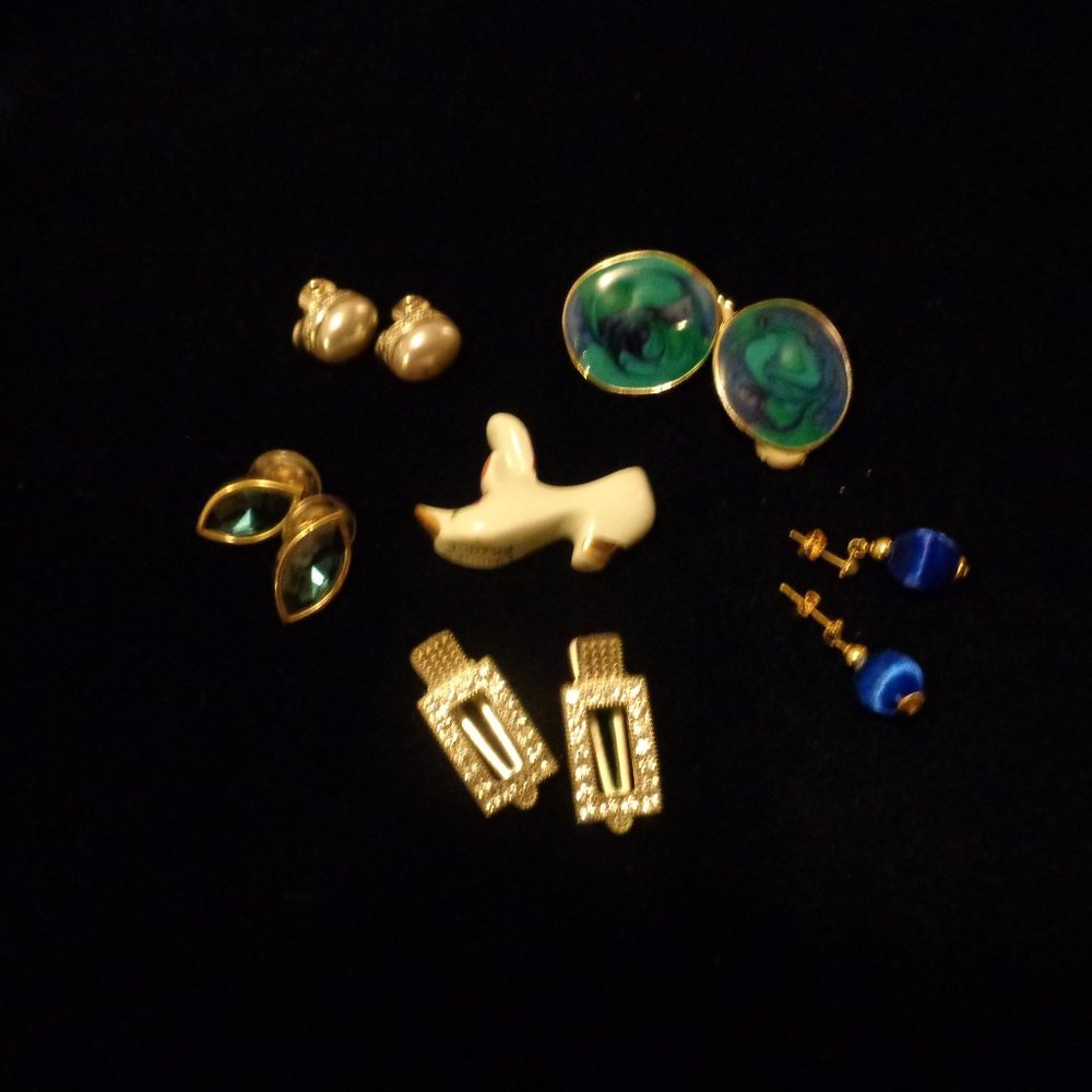 VINTAGE EARINGS , SHOE CLIPS & A FASHION POTTERY SHOE LOT